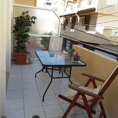 Διαμέρισμα 02 - Spacious At The Heart Of The City *