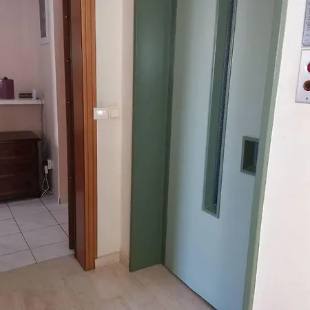 Διαμέρισμα 02 - Spacious At The Heart Of The City *